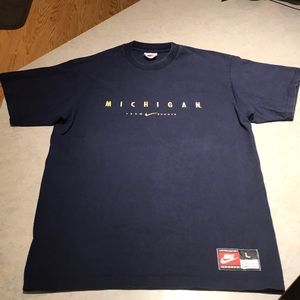 Nike Shirts - Men’s Nike University of Michigan tee Sz L Nike Shirts - Men’s Nike University of Michigan tee Sz L